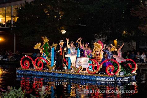 Visiting the San Antonio River Walk at Christmas - That Texas Couple