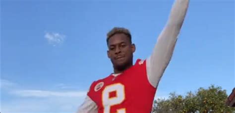 JuJu Smith-Schuster Wasted Little Time Making A TikTok In His Chiefs ...