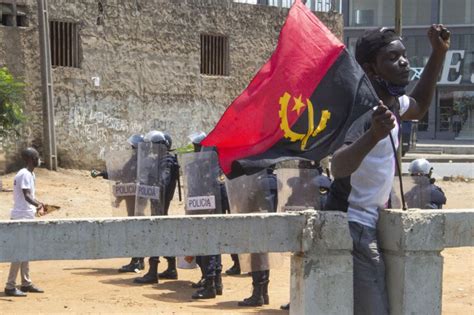 Human Rights Watch: Angola improves freedom but maintains police abuses and repression in ...