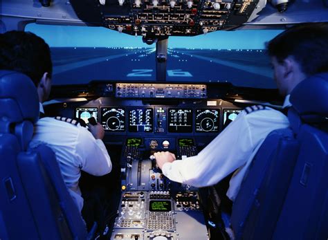 How to Become a Commercial Pilot