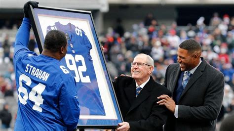 Michael Strahan a thoughtful cheerleader in Giants jersey retirement ...