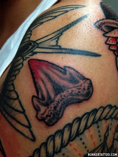 Small shark tooth tattoo – Bunker Tattoo – Quality tattoos