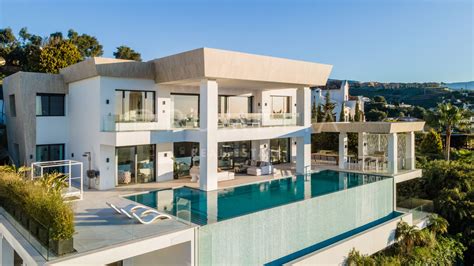 Chic Modern Luxury House with Wow-factor and Sea Views, Paraiso Alto ...