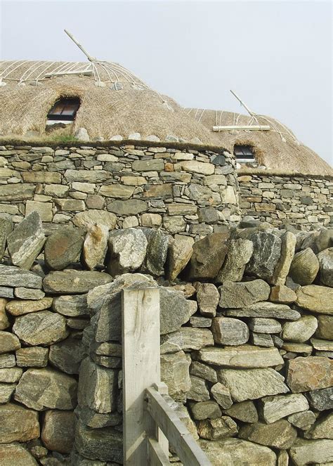 Gearrannan Blackhouse Village | The blackhouse village of Ge… | Flickr Derelict, Holiday Home ...