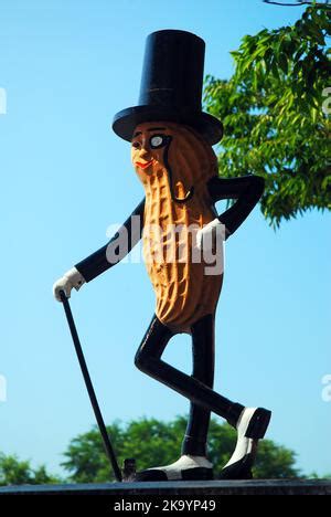 Mr. Peanut Statue in Suffolk Virginia Stock Photo - Alamy