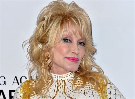 6 Foods Dolly Parton Eats for Weight Loss