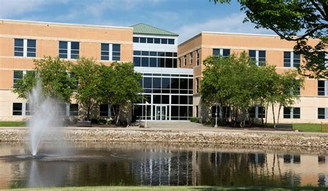 Barsema Hall opening signals new era for NIU, College of Business (2002 ...