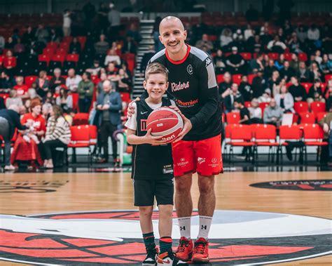 Leicester Riders mascot experience – Riders Basketball