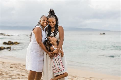 Top 10 Mom and Daughter Photo Ideas & Poses | Flytographer