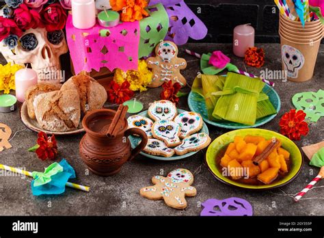 Traditional Day of the dead food Stock Photo - Alamy