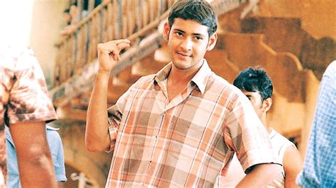 Okkadu Movie || Mahesh Babu Introduction Action Scene || Mahesh Babu, Bhumika - YouTube