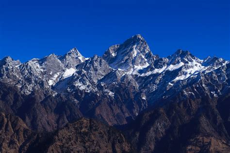 A mountain with snow photo – Free Auli laga joshimath Image on Unsplash