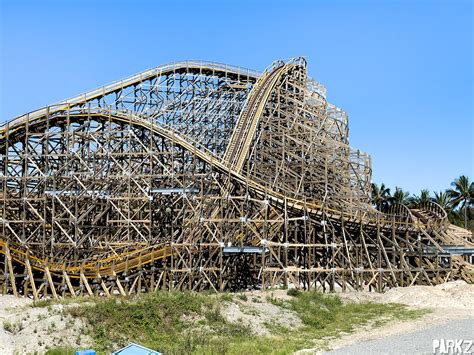 The Parkz Update: Sea World's dormant beast: up close with the Leviathan wooden roller coaster ...