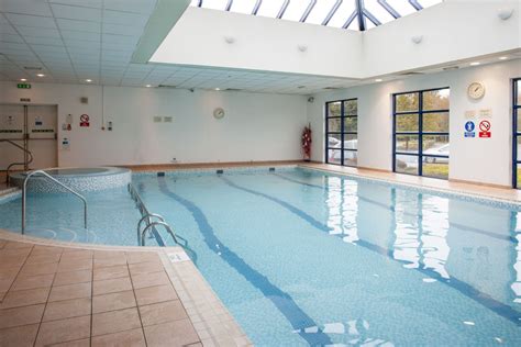 Swimming Pool © Holiday Inn London Shepperton - Greatdays Group Travel