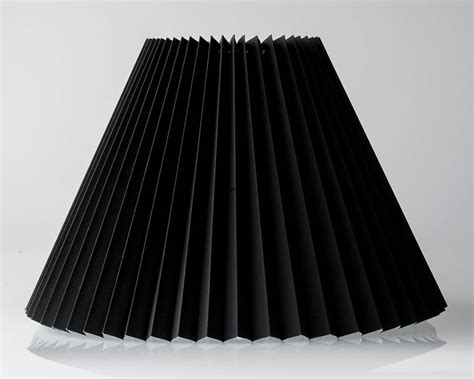 Pleated lamp shade of black chintz fabric, sidelength 40cm | No ...