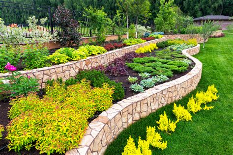 This Brilliant Landscaping Hack Easily Upgrades Your Yard - Dengarden News