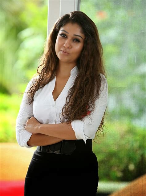 Nayanthara Latest Hot Thigh Show In Black Short Skirt HD Images - Wiral ...