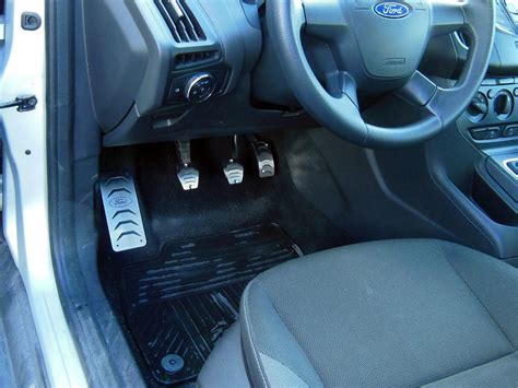 FORD FOCUS MK3 PEDALS AND FOOTREST - autoCOVR | quality crafted automotive steel covers