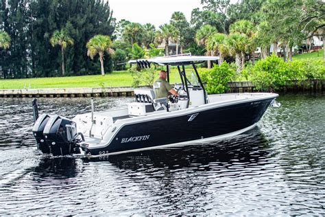 27' 2021 Blackfin 252 CC | Tampa Yacht Sales