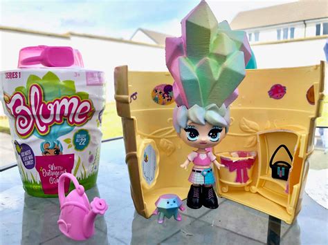 Blume Dolls Series 1: Grow Out of Flower Pots - Review - Rachel Bustin