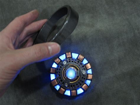 Iron Man Arc Reactor Video Tutorial, DIY Wearable : 8 Steps - Instructables