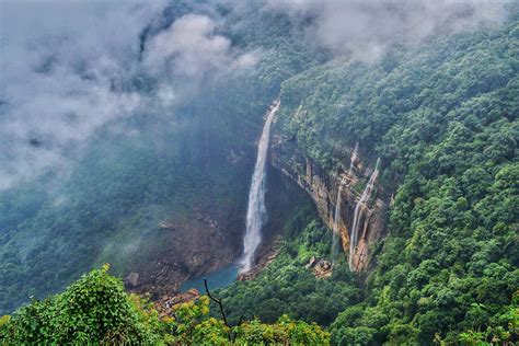 Nature at her best. The Nohkalikai falls in all her grandeur [6000x4000 ...