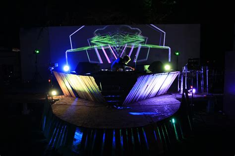 dj booth created with old used pallets. By Ernest "Hoodie" Salinas | Dj booth, Dj setup, Stage ...