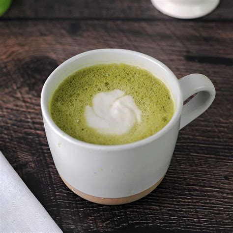 Vanilla Matcha Latte with Almond Milk - Ovenspiration