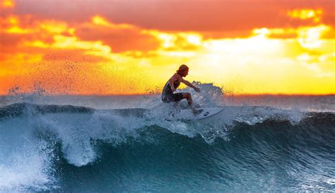 Surfing Oahu Hawaii - Hawaii Private Tours & Small Group Tours