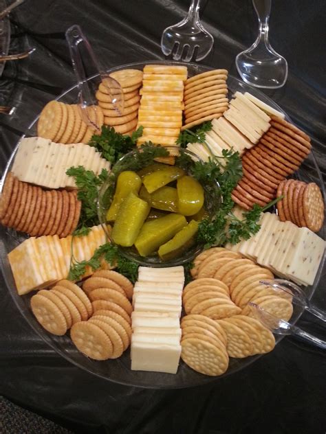 Cheese & Cracker Tray | Petiscos, Receitas, Decorações com comidas