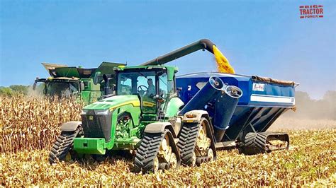 JOHN DEERE 8RX 370 Tractor Moving The Corn Harvest