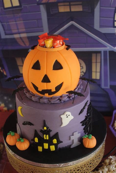 there is a halloween cake on the table