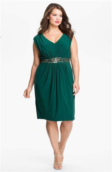 green-plus-size-bridesmaid-dress | Dresses for apple shape, Apple dress ...