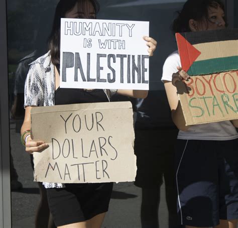 Students Protest Starbucks in Support of Palestinians – THE LION