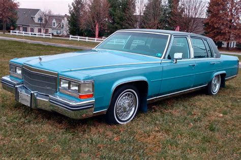 1985 CADILLAC FLEETWOOD BROUGHAM SEDAN