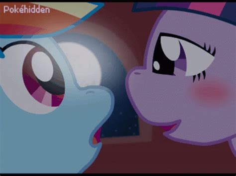 Rainbow Dash Twilight Sparkle Kissing GIF | GIFDB.com