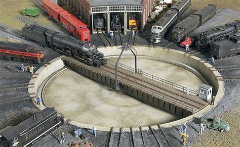 Walthers - Cornerstone Series(R) Built-ups - Modern 130' Turntable ...