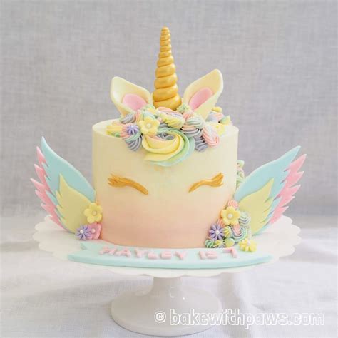 Winged Unicorn Cakes - BAKE WITH PAWS