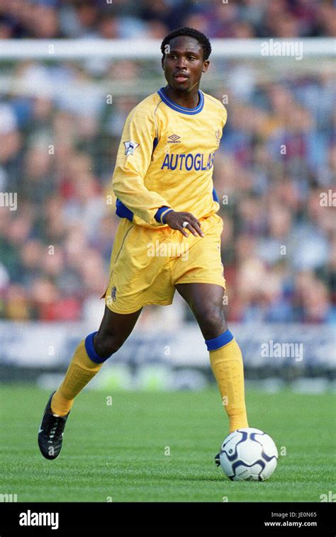 CELESTINE BABAYARO CHELSEA FC 26 August 2000 Stock Photo - Alamy