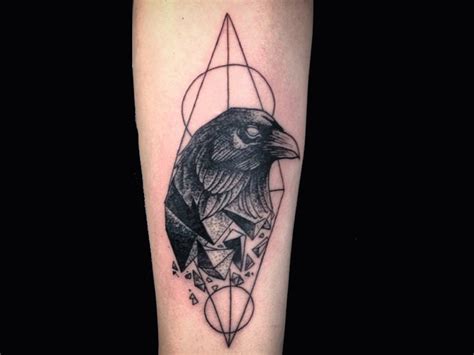 10+ Stylish and Traditional Crow Tattoo Designs | Styles At Life