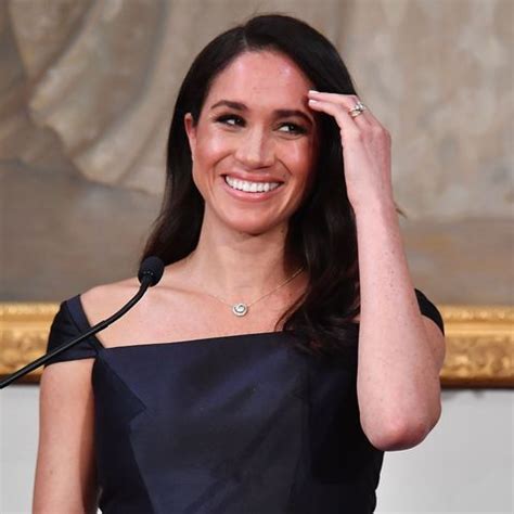 Meghan Markle Singing "Santa Baby" Video - Watch Meghan Markle Sing ...