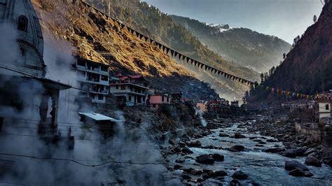 Take a dip into the natural hot springs at Manikaran near Kasol