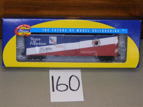 At Auction: 50' SINGLE DOOR BOXCAR NP BONDS # 31573 (ATHEARN READY TO ROLL) HO SCALE NIB