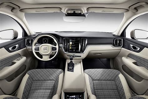 Volvo V60 II 2.0 B3 Mild Hybrid 163 KM 2020 kombi skrzynia automat napęd przedni - zdjęcie 9