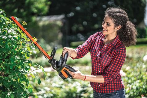 Best Lightweight Cordless Hedge Trimmer For Your Garden - Archute