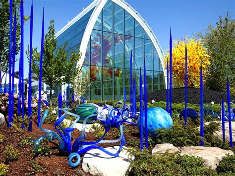 Dale Chihuly's Vibrant Glass Sculpture Garden