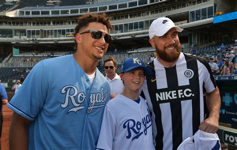 WATCH: Patrick Mahomes was so happy to have Travis Kelce back on practice field