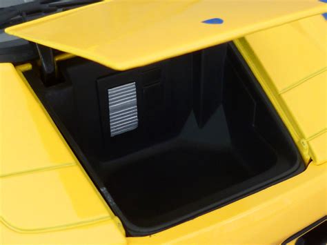 Lamborghini Diablo SV (yellow) - Welly