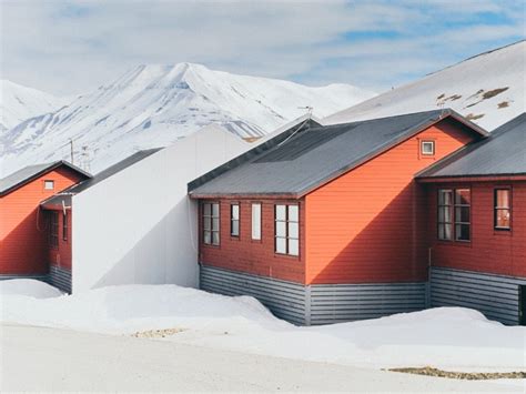 Hotels in Svalbard: Where to Stay in Longyearbyen (All Budgets)