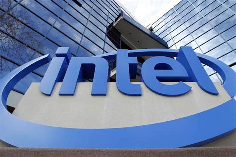 Intel’s Stock Price Boots Up on PCs - WSJ